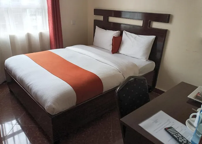 Family Hotel: Claire De Lune Moonlight Hotel